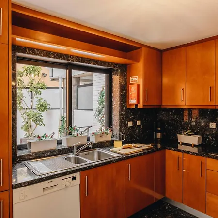 Douro Riverfront 2br With Private Terrace & Garage Апартаменты *