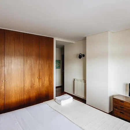Апартаменты Douro Riverfront 2br With Private Terrace & Garage Порту