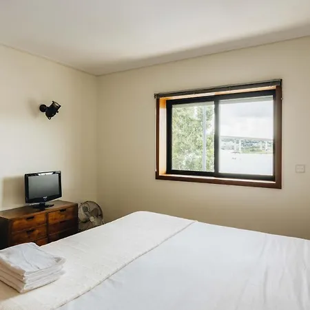 Riverfront Haven Family's Choice With Free Garage Apartamento *