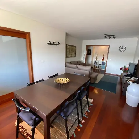 Riverfront Haven Family's Choice With Free Garage Apartamento
