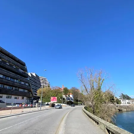 Apartamento Riverfront Haven Family's Choice With Free Garage Porto